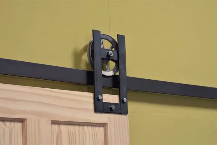 horseshoe barn door hardware