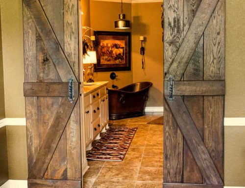 Double barn door hardware and barn door hardware